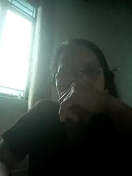 Snapshot of Vieekee chatting on 05.21.26 Vieekee online show from 05.21.26