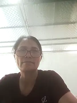 Snapshot of Vieekee chatting on 05.28.26 Vieekee online show from 05.28.26