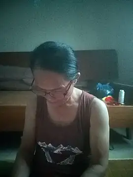 Snapshot of Vieekee chatting on 06.13.26 Vieekee online show from 06.13.26
