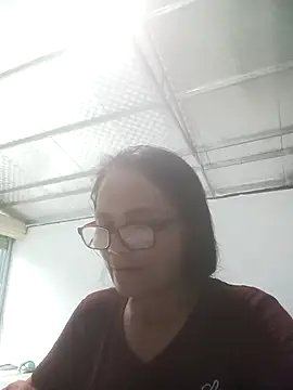 Snapshot of Vieekee chatting on 06.17.26 Vieekee online show from 06.17.26