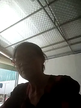 Snapshot of Vieekee chatting on 06.18.26 Vieekee online show from 06.18.26