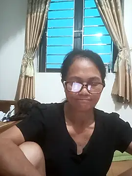 Snapshot of Vieekee chatting on 06.18.26 Vieekee online show from 06.18.26