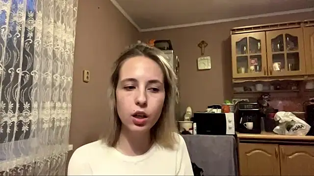Snapshot of DaphneAmor chatting on 05.14.26 DaphneAmor online show from 05.14.26
