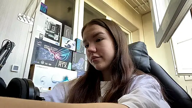 Snapshot of FewerCadre chatting on 05.14.26 FewerCadre online show from 05.14.26