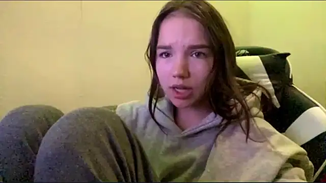 Snapshot of FewerCadre chatting on 05.22.26 FewerCadre online show from 05.22.26