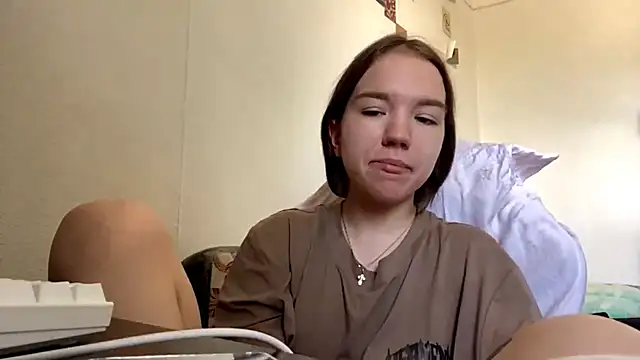 Snapshot of FewerCadre chatting on 05.25.26 FewerCadre online show from 05.25.26