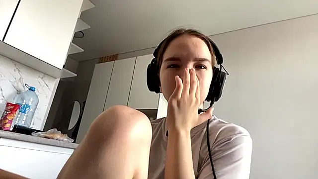 Snapshot of FewerCadre chatting on 06.06.26 FewerCadre online show from 06.06.26