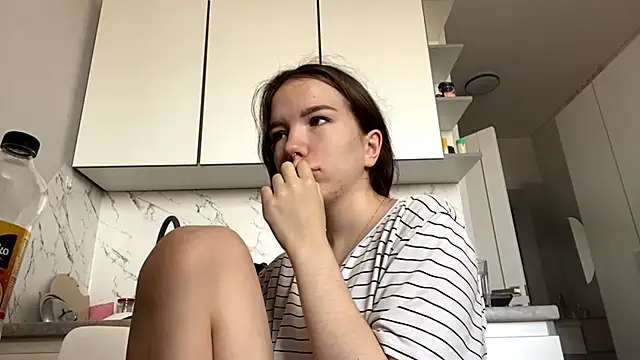 Snapshot of FewerCadre chatting on 06.17.26 FewerCadre online show from 06.17.26