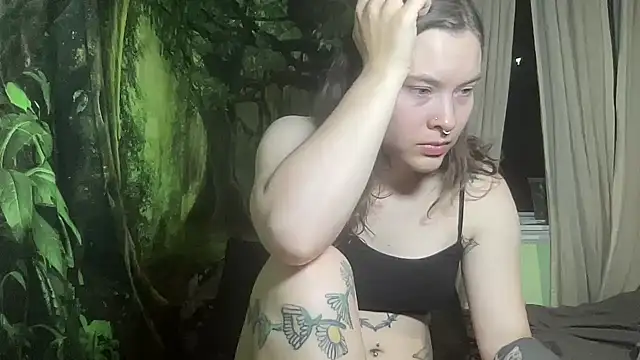 Snapshot of mo0ngoddess chatting on 02.12.26 mo0ngoddess online show from 02.12.26