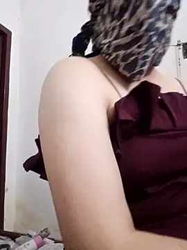 Snapshot of Hot_Niya2 chatting on 05.17.26 Hot Niya2 online show from 05.17.26