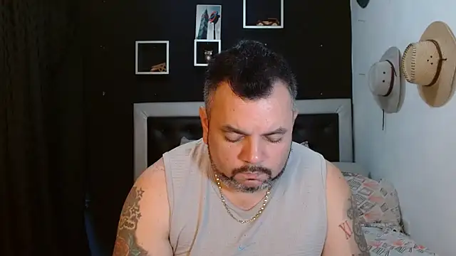 Snapshot of perverseveteranmanxxx chatting on 01.30.25 perverseveteranmanxxx online show from 01.30.25