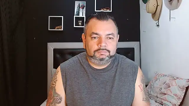 Snapshot of perverseveteranmanxxx chatting on 02.04.25 perverseveteranmanxxx online show from 02.04.25