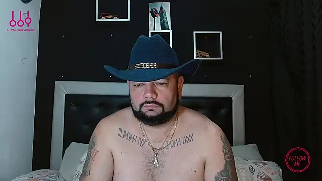 Snapshot of perverseveteranmanxxx chatting on 03.04.25 perverseveteranmanxxx online show from 03.04.25