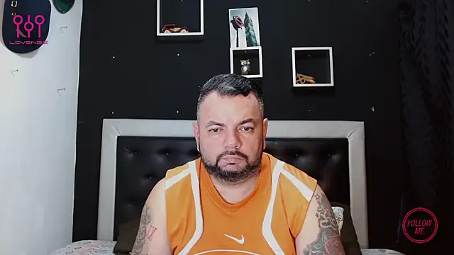 Snapshot of perverseveteranmanxxx chatting on 03.13.25 perverseveteranmanxxx online show from 03.13.25