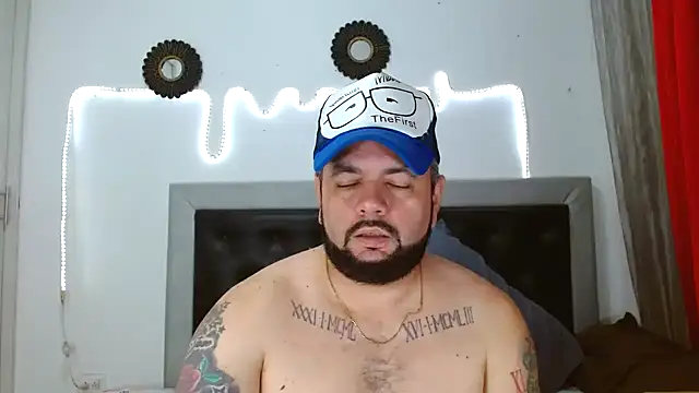 Snapshot of perverseveteranmanxxx chatting on 10.10.25 perverseveteranmanxxx online show from 10.10.25