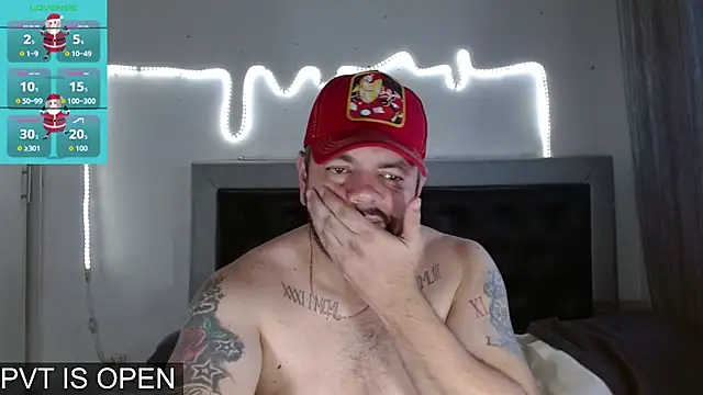 Snapshot of perverseveteranmanxxx chatting on 12.14.25 perverseveteranmanxxx online show from 12.14.25