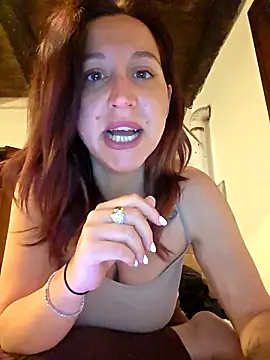 Snapshot of Nicolevellori chatting on 05.15.26 Nicolevellori online show from 05.15.26