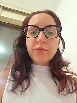 Snapshot of Nicolevellori chatting on 06.11.26 Nicolevellori online show from 06.11.26