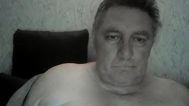 Snapshot of edje59a chatting on 02.12.26 edje59a online show from 02.12.26