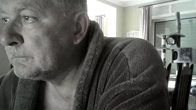 Snapshot of edje59a chatting on 05.12.26 edje59a online show from 05.12.26