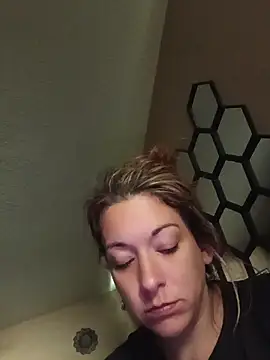 Snapshot of missbellastar chatting on 05.18.26 missbellastar online show from 05.18.26