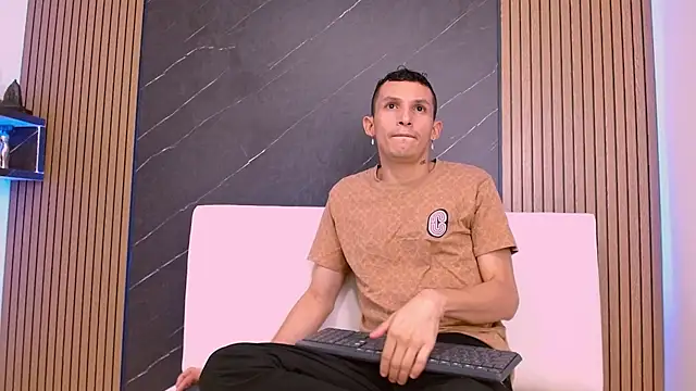 Snapshot of Isak_Berekoa chatting on 05.18.26 Isak Berekoa online show from 05.18.26