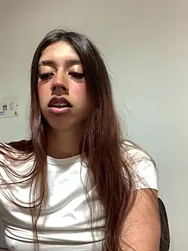 Snapshot of SarahFox- chatting on 05.21.26 SarahFox- online show from 05.21.26