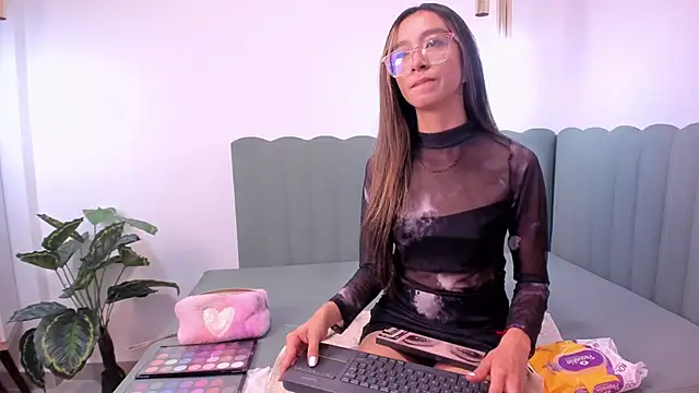 HannaCarttier  online show from 05.14.26