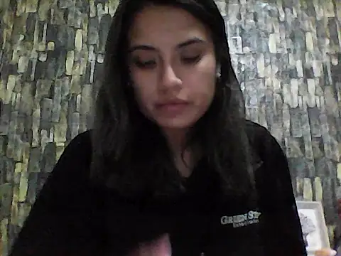 Snapshot of BabyCinnamon1 chatting on 06.20.26 BabyCinnamon1 online show from 06.20.26