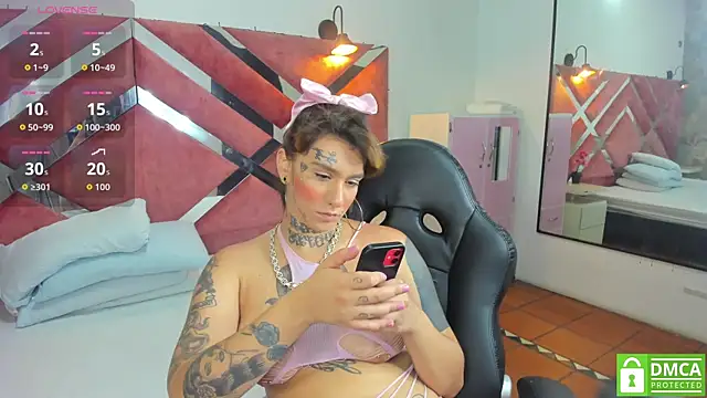 Snapshot of MiaInk_ chatting on 05.26.26 MiaInk online show from 05.26.26