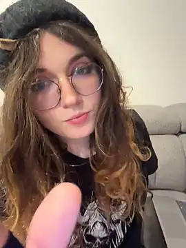 Snapshot of cutypiefull chatting on 05.15.26 cutypiefull online show from 05.15.26