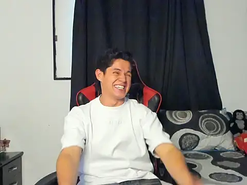 Snapshot of Erick_Wallace chatting on 06.26.26 Erick Wallace online show from 06.26.26