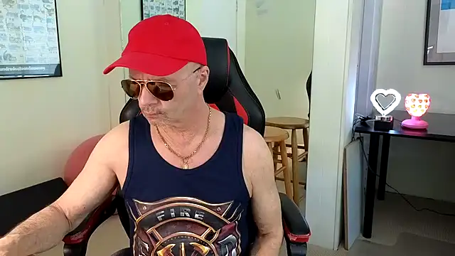 Snapshot of hotdadbod chatting on 01.15.25 hotdadbod online show from 01.15.25