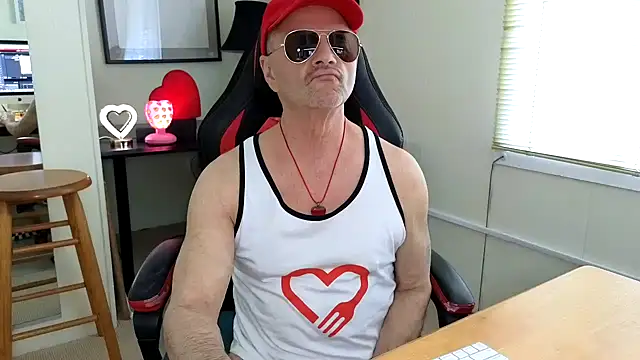 Snapshot of hotdadbod chatting on 02.21.25 hotdadbod online show from 02.21.25