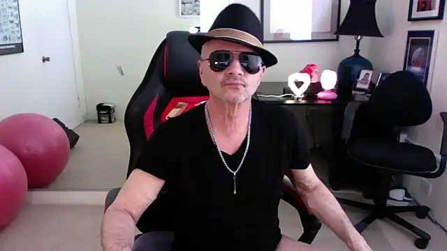 Snapshot of hotdadbod chatting on 02.23.25 hotdadbod online show from 02.23.25