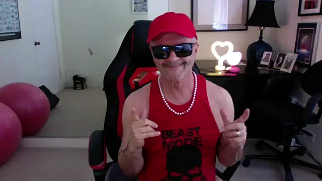 Snapshot of hotdadbod chatting on 02.26.25 hotdadbod online show from 02.26.25