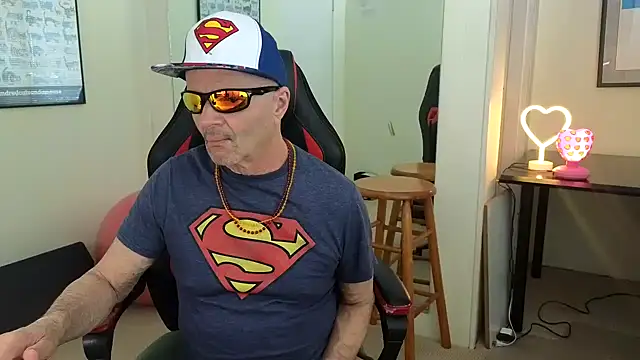 Snapshot of hotdadbod chatting on 03.13.25 hotdadbod online show from 03.13.25