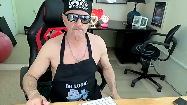 Snapshot of hotdadbod chatting on 09.18.25 hotdadbod online show from 09.18.25