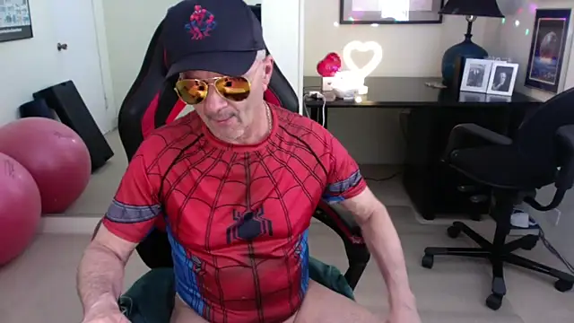 Snapshot of hotdadbod chatting on 09.29.25 hotdadbod online show from 09.29.25