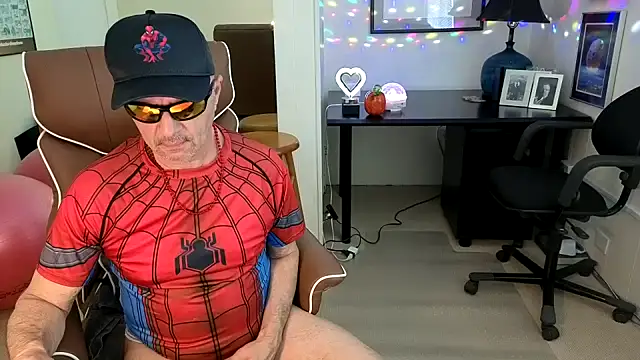 Snapshot of hotdadbod chatting on 10.11.25 hotdadbod online show from 10.11.25