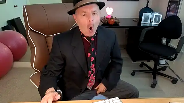 Snapshot of hotdadbod chatting on 11.07.25 hotdadbod online show from 11.07.25