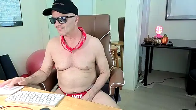 Snapshot of hotdadbod chatting on 11.22.25 hotdadbod online show from 11.22.25
