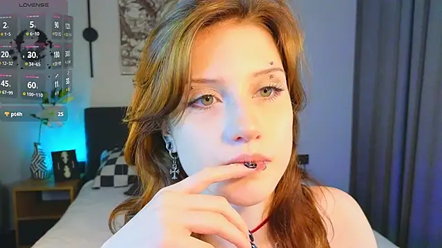 Snapshot of vampi_queen chatting on 05.28.26 vampi queen online show from 05.28.26