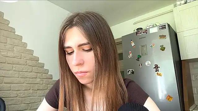 Snapshot of ZaraGuyette chatting on 05.16.26 ZaraGuyette online show from 05.16.26
