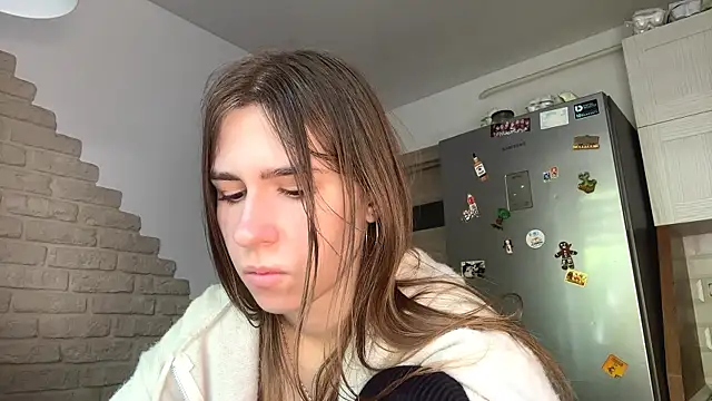 Snapshot of ZaraGuyette chatting on 05.17.26 ZaraGuyette online show from 05.17.26
