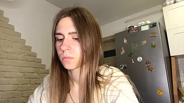 Snapshot of ZaraGuyette chatting on 05.18.26 ZaraGuyette online show from 05.18.26