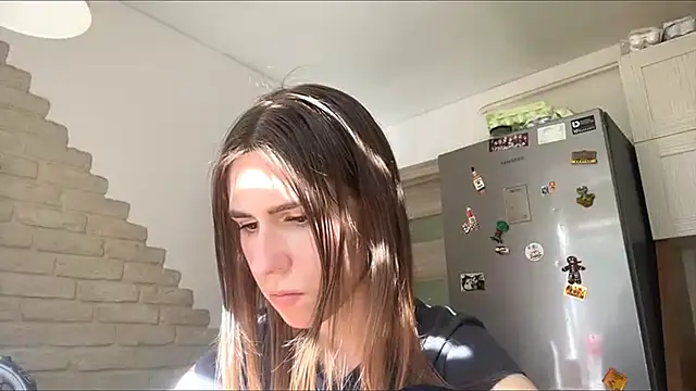 Snapshot of ZaraGuyette chatting on 05.23.26 ZaraGuyette online show from 05.23.26