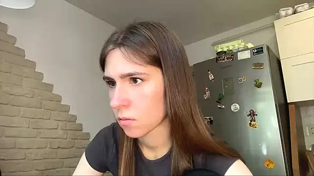 Snapshot of ZaraGuyette chatting on 05.24.26 ZaraGuyette online show from 05.24.26