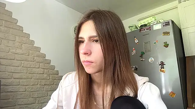 Snapshot of ZaraGuyette chatting on 05.29.26 ZaraGuyette online show from 05.29.26