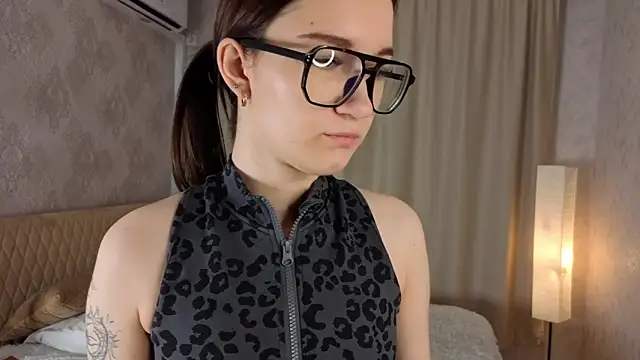 Snapshot of RimaRallis chatting on 05.27.26 RimaRallis online show from 05.27.26